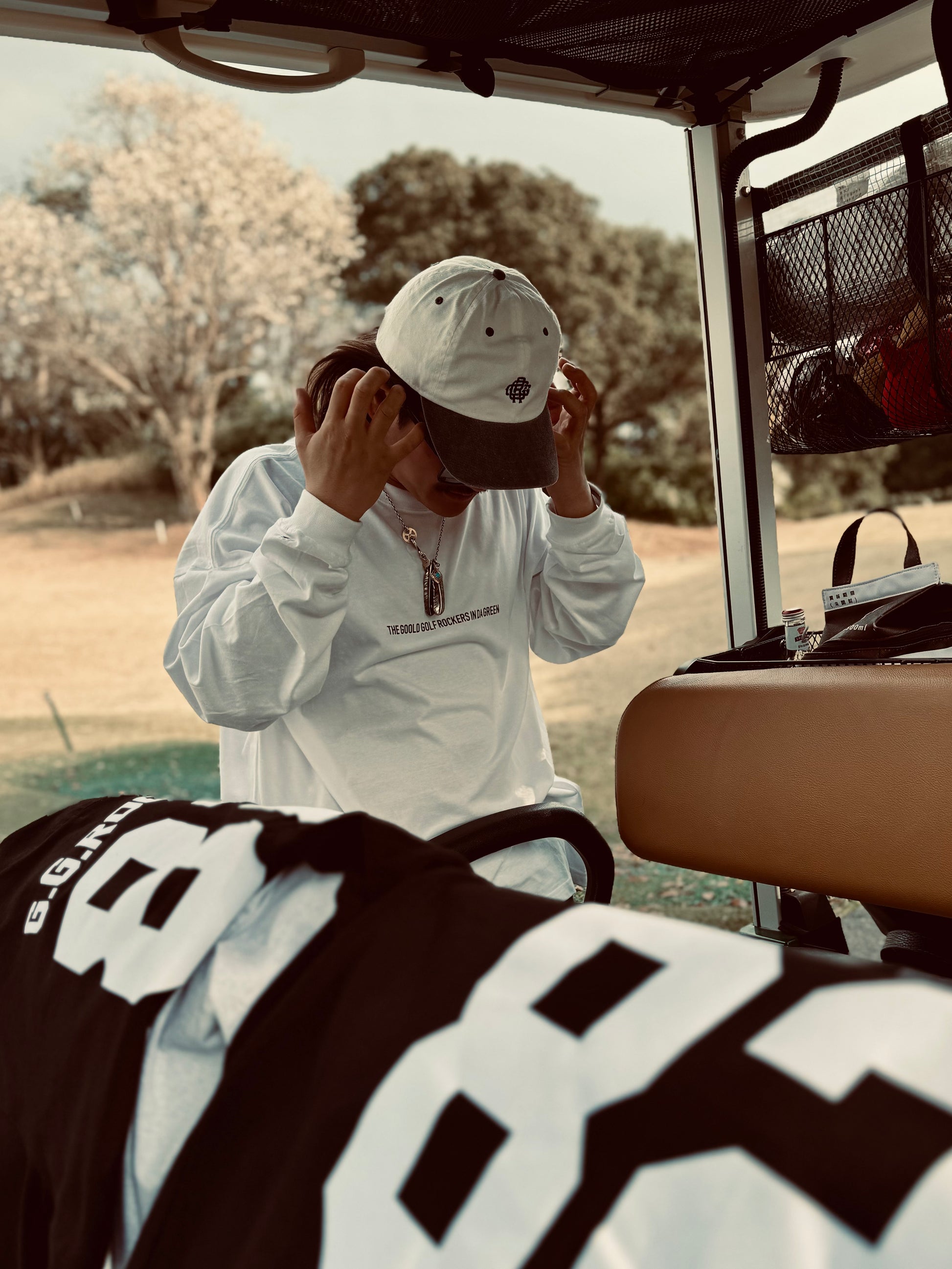 セール 登場から人気沸騰 LOGO TEAM L/S ROCKERS GOLF GOOLD – WHITE TEE メンズウェア